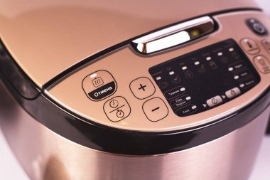Zaporizhzhya, Ukrayna - 07 Eylül 2020: Tefal multicooker beyaz arka planda izole edildi.