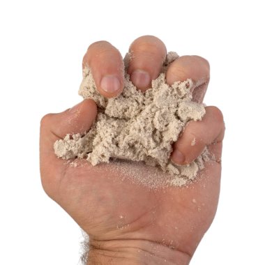 Beyaz arkaplanda el ve kinetik kum izole.