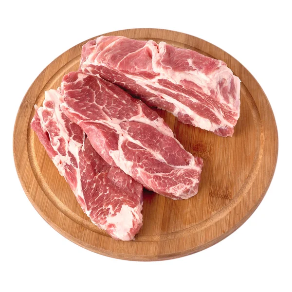 Surowe Świeże Mięso Wieprzowe Krojone Drewnianej Okrągłej Desce Izolowane Białym — Zdjęcie stockowe