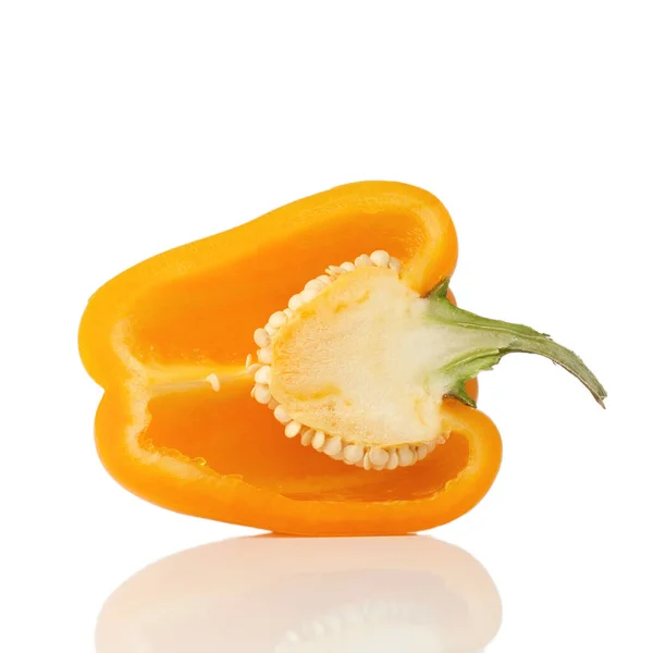 Gesneden Paprika Geïsoleerd Een Witte Achtergrond — Stockfoto