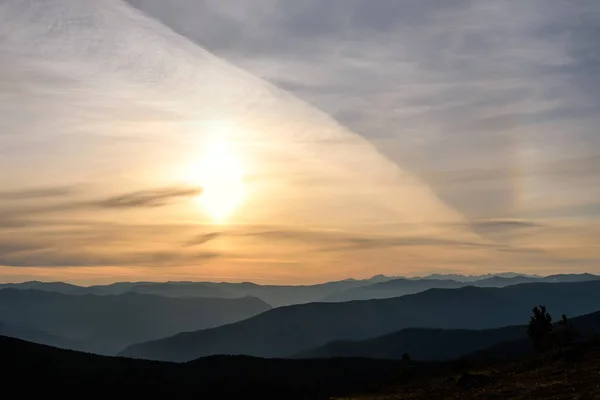 Beautiful Sunrise Mountains Traces Aircraft Sky Clouds Halo — Stock Photo, Image