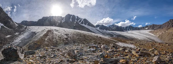 Increíble Panorama Hermoso Glaciar Con Grietas Nieve Piedras Hielo Rompe — Foto de Stock