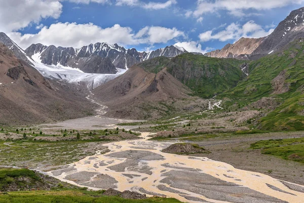 Fantastisk Utsikt Vacker Glaciär Bergen Grön Dal Med Slingrande Flod — Stockfoto