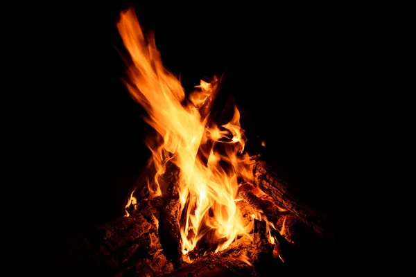 Saltos Amarillos Rojos Anaranjados Llamas Carbón Leña Fuego Una Hoguera —  Fotos de Stock