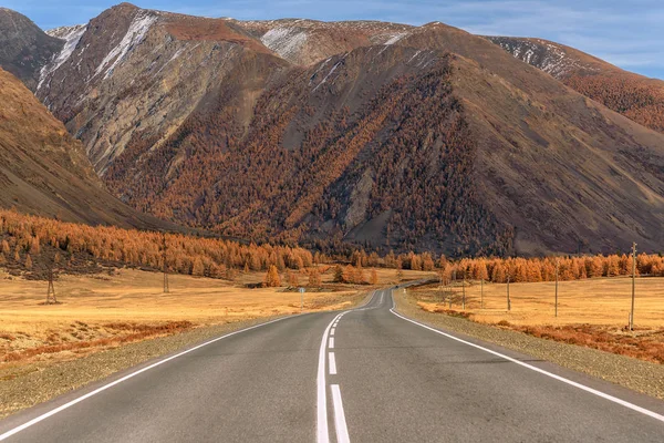 Colorida Vista Otoño Con Camino Asfalto Las Montañas Con Primera — Foto de Stock