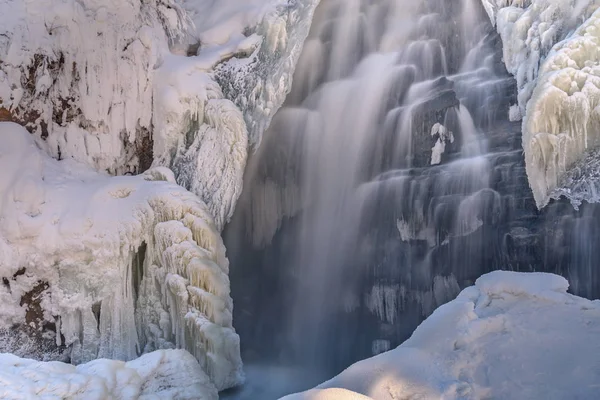 Cascadă iarnă icles apă zăpadă — Fotografie, imagine de stoc