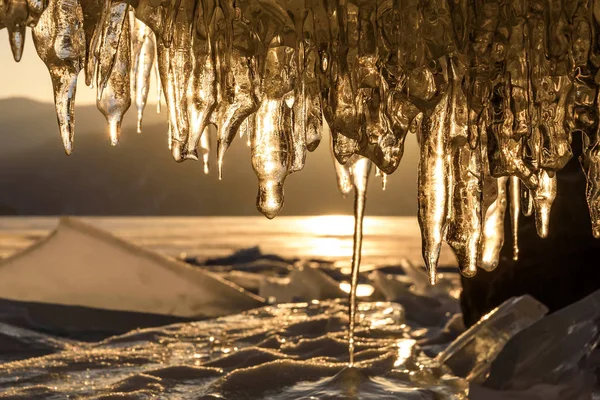 Hielo del amanecer helados montañas luz del sol —  Fotos de Stock