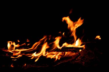 yangın şenlik ateşi alev yakacak odun sıçraması