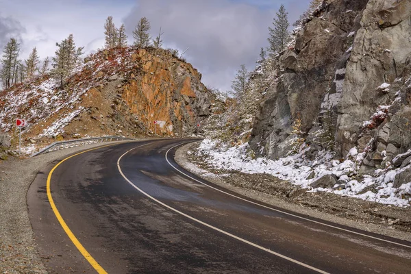 Дорожні гори крива снігової шпильки — стокове фото