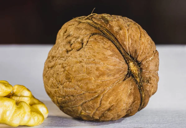 Valnötter Trä Bakgrund Mutter Skal — Stockfoto