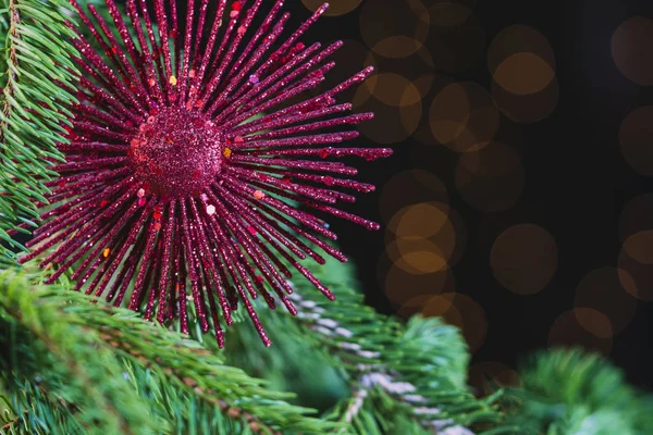 Julkort Med Röd Dekor Träd Med Kopierings Utrymme — Stockfoto