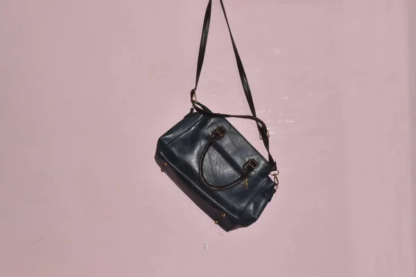 Duvarda Asılı Çanta