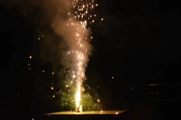 Festival de Diwali é comemorado na Índia festival hindu mais popular celebrado com fogos de artifício . — Fotografia de Stock