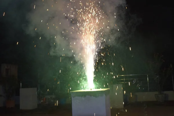 Hindistan 'da Diwali festivali havai fişeklerle kutlanır..