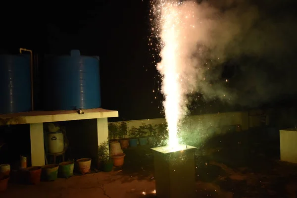 Hindistan 'da Diwali festivali havai fişeklerle kutlanır..