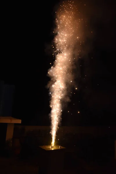 Hindistan 'da Diwali festivali havai fişeklerle kutlanır..