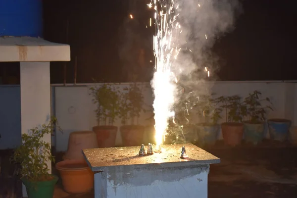 Hindistan 'da Diwali festivali havai fişeklerle kutlanır..