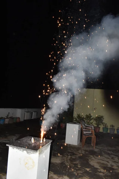 Festival Diwali se celebra en la India festival hindú más popular celebrada con fuegos artificiales . — Foto de Stock