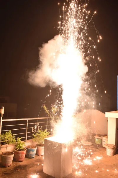 Festival Diwali se celebra en la India festival hindú más popular celebrada con fuegos artificiales . —  Fotos de Stock