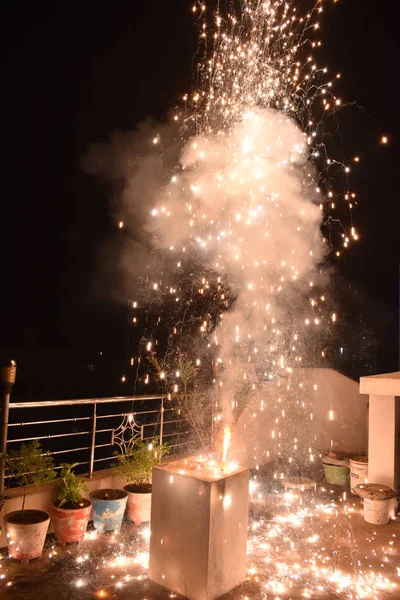 Festival Diwali se celebra en la India festival hindú más popular celebrada con fuegos artificiales . —  Fotos de Stock