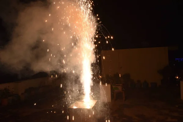 Festival Diwali se celebra en la India festival hindú más popular celebrada con fuegos artificiales . —  Fotos de Stock