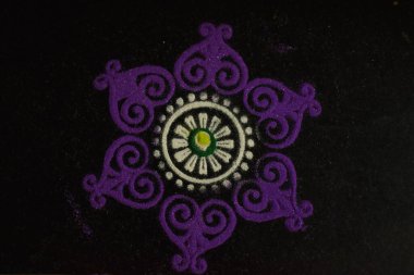Hindistan 'daki renkli Rangoli' nin yakından görüntüsü, Diwali, Holi, Sankranti Festivali 'nde.
