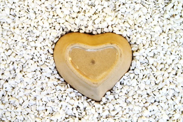 Heart bowl in mill stone — Stock Photo, Image