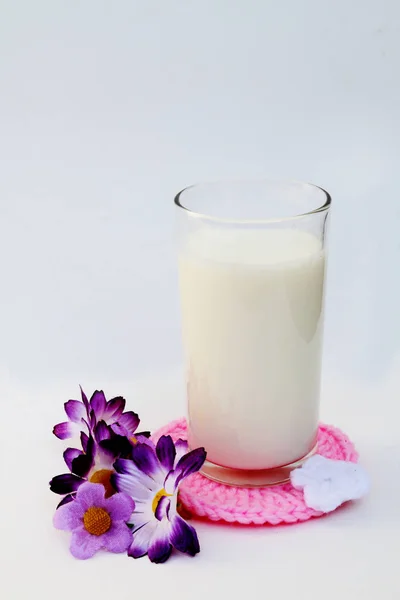 ミルクのグラス 2 — ストック写真