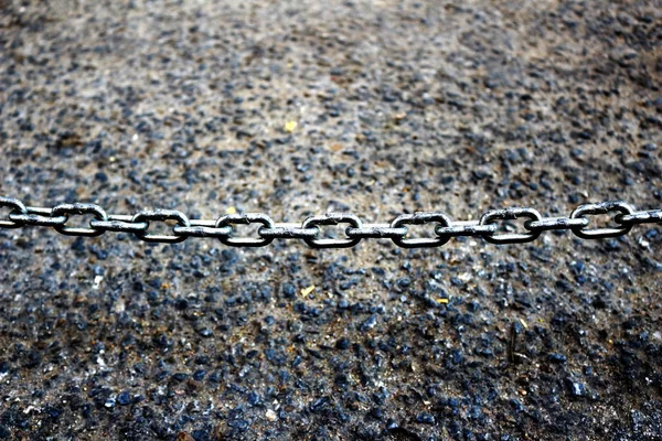 New chain hanging — Stock Photo, Image