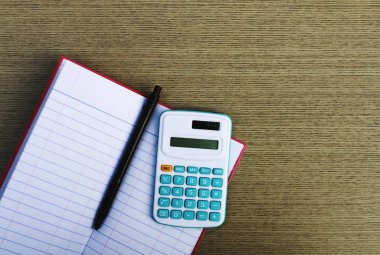 hesap makinesi ve hesap defteri