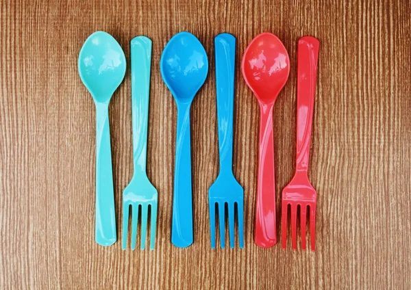 颜色的勺子和叉子 — 图库照片