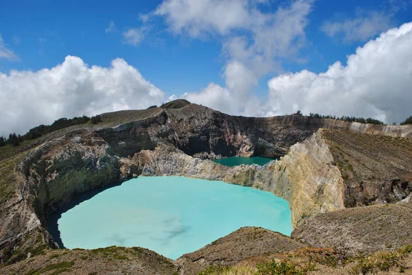 Endonezya'da Flores çarpıcı Kelimutu yanardağ Krater gölleri