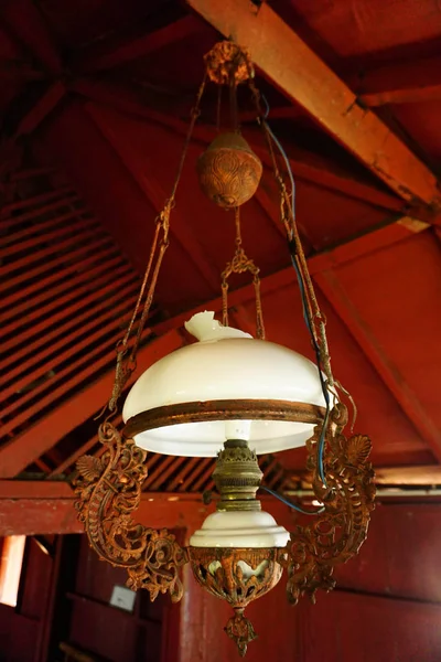Luzes antigas em casas tradicionais javanesas — Fotografia de Stock