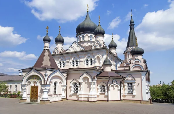 Kiev'deki Pokrovsky Manastırı Kilisesi