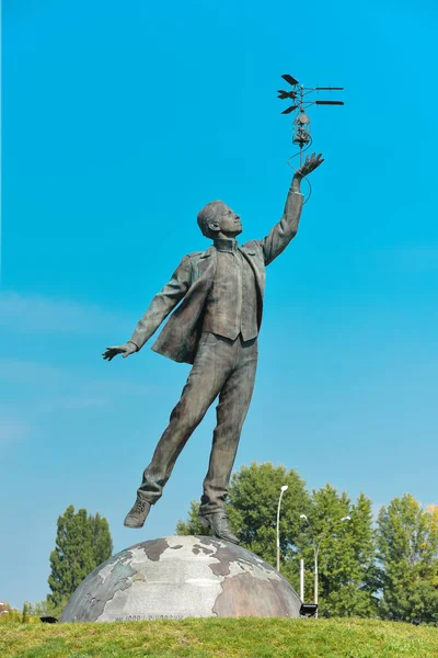 Kiev uçak tasarımcısı Igor Sikorsky için yeni anıt