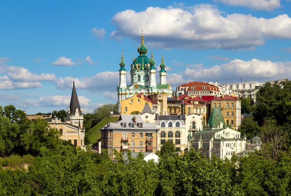 Eski Kyiv ve St. Andrew 's Descent manzarası