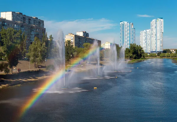 Decomposição Arco Íris Nos Jatos Fonte — Fotografia de Stock