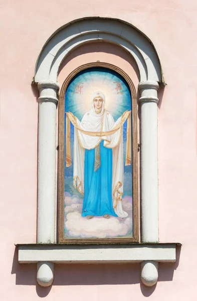 Szűz Mária Védelmének Ikonja Templom Homlokzatán — Stock Fotó