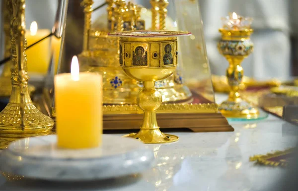 Antico Calice Sulla Santa Mensa Della Chiesa — Foto Stock