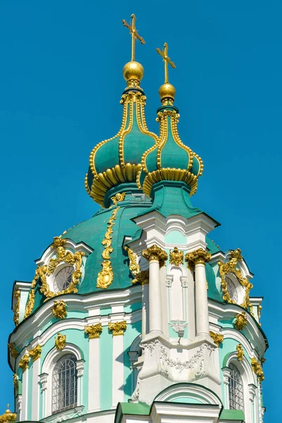 Kyiv 'deki St. Andrew Kilisesi' nin Kubbeleri 