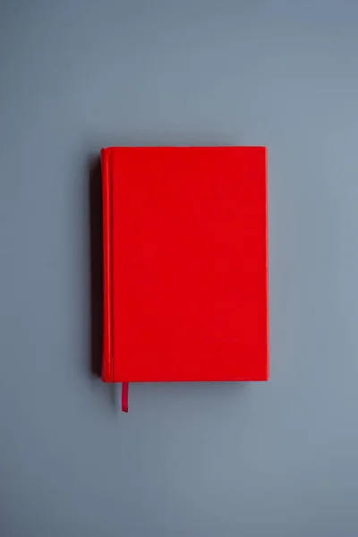 Красный Ноутбук Черном Фоне — стоковое фото