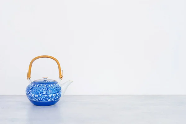 Tabloda Çay Potu Isıtıcısı Japon Tarzı — Stok fotoğraf