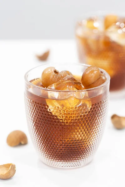 Elegante Coquetel Feito Suco Longan Mesa — Fotografia de Stock