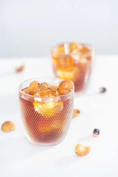 Elegante Coquetel Feito Suco Longan Mesa — Fotografia de Stock