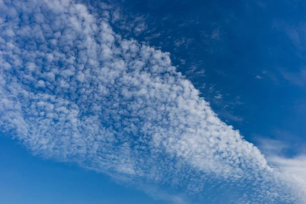 Beaux Nuages Blancs Avec Fond Bleu Ciel — Photo