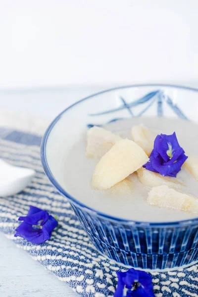 Banana in coconut milk on wooden table. Thai Dessert — Stock Photo, Image