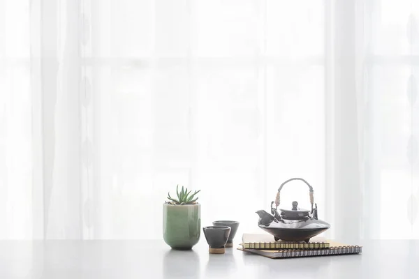 Japanese ceramic tea pot and tea cup  on table — Stock Photo, Image