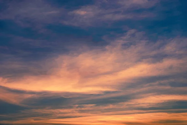 Colorful dramatic sky with cloud at sunset — Stock Photo, Image