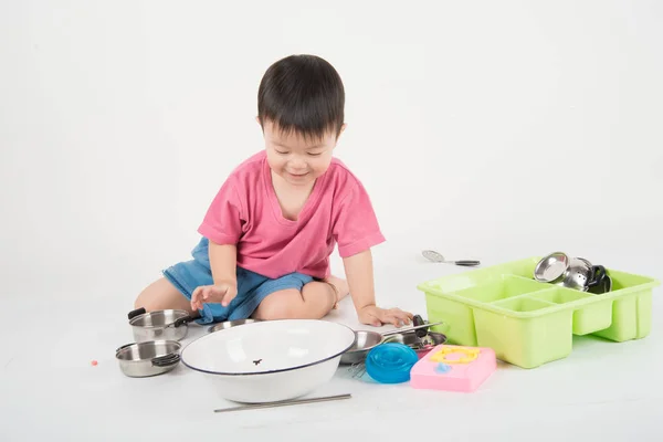 Liten Asiatisk Småbarn Gammal Spelar Kök Leksak — Stockfoto