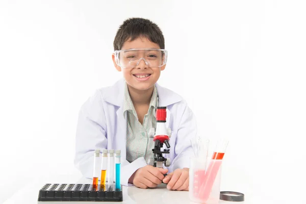 Маленький Мальчик Колбами Микроскопом Уроков Химии — стоковое фото